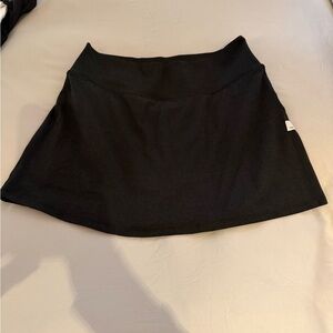 Vuori gray athletic skirt with pleated back. Worn once.